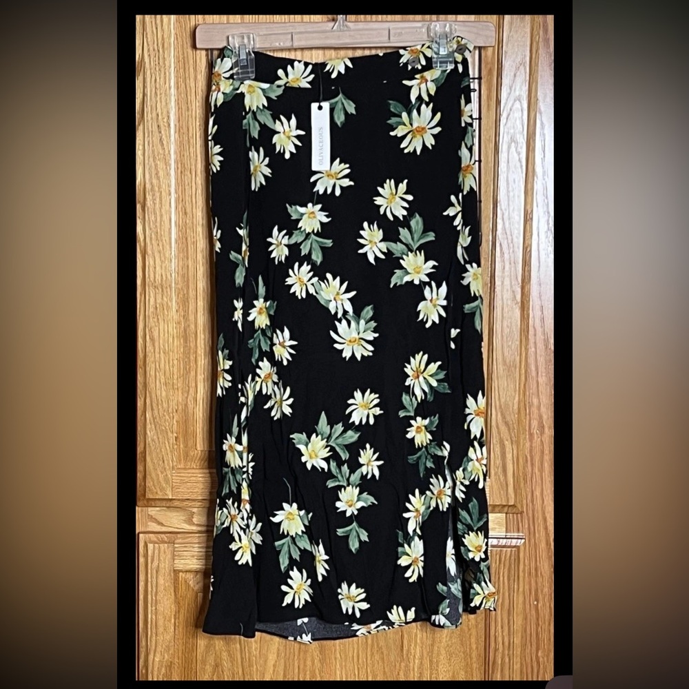 NEW Olivaceous Wrap Skort Womens Small Black Floral Shell Button Open Flow